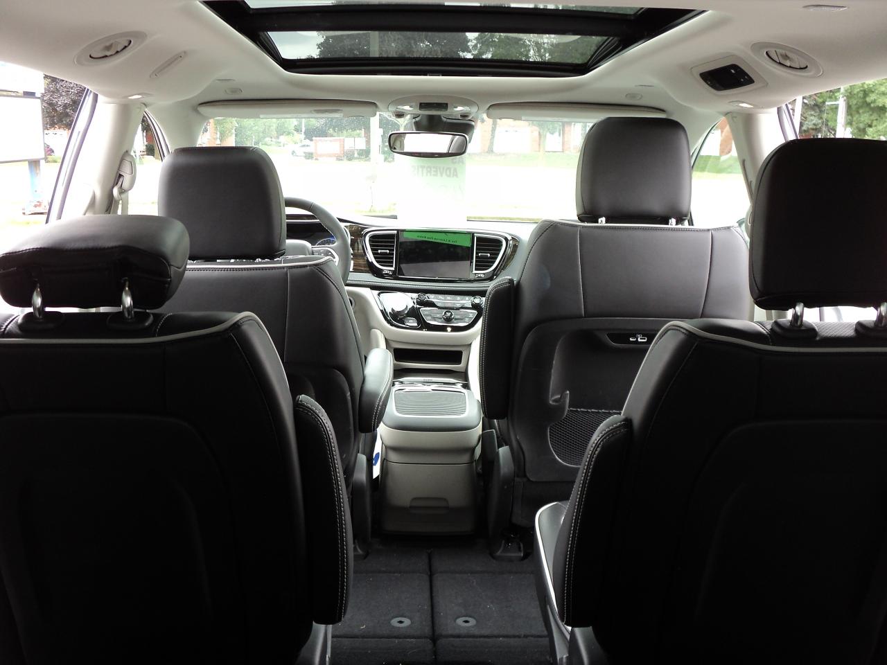 2023 Chrysler Pacifica Limited FWD 3.6L PanoramicRoof 7SeaterNavLeather - Photo #18