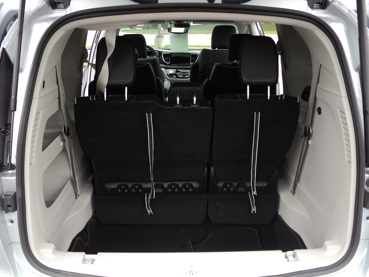 2023 Chrysler Pacifica Limited FWD 3.6L PanoramicRoof 7SeaterNavLeather - Photo #19