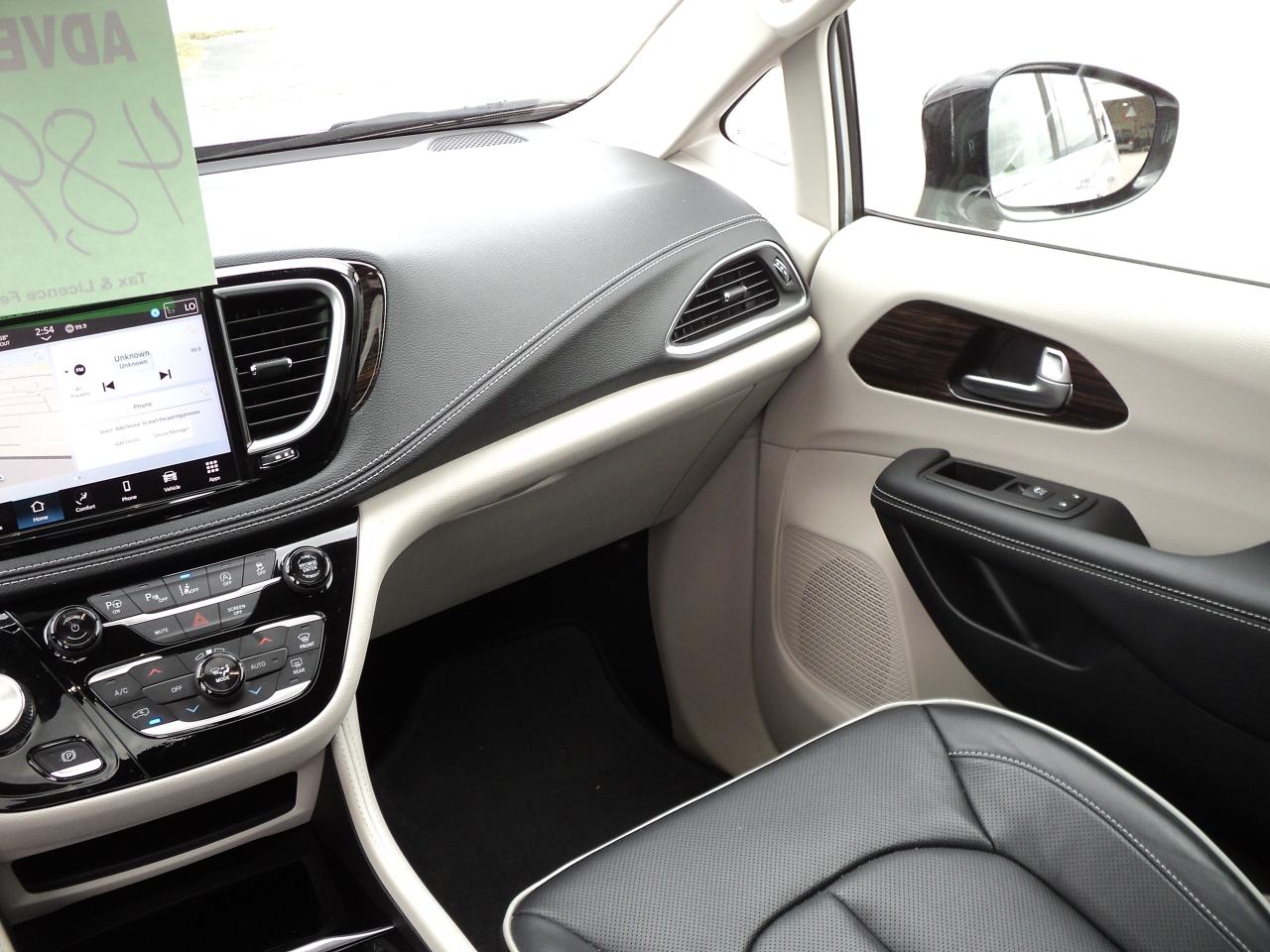 2023 Chrysler Pacifica Limited FWD 3.6L PanoramicRoof 7SeaterNavLeather - Photo #13