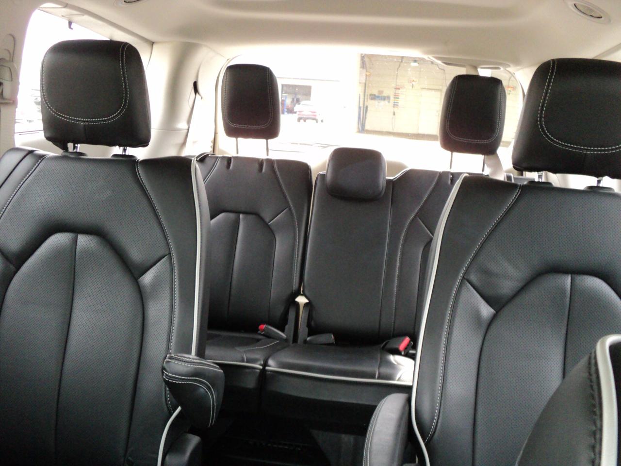 2023 Chrysler Pacifica Limited FWD 3.6L PanoramicRoof 7SeaterNavLeather - Photo #29