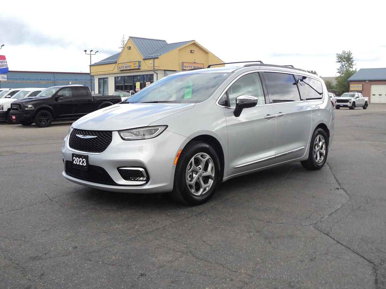 2023 Chrysler Pacifica Limited FWD 3.6L PanoramicRoof 7SeaterNavLeather - Photo #1