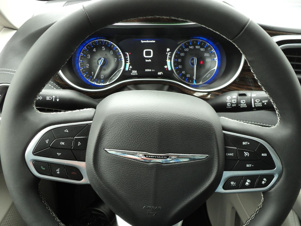 2023 Chrysler Pacifica Limited FWD 3.6L PanoramicRoof 7SeaterNavLeather - Photo #30