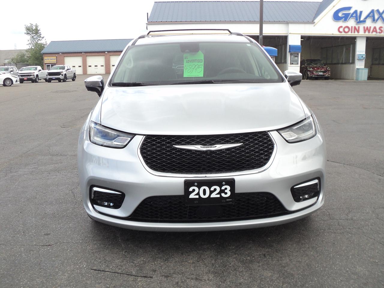 2023 Chrysler Pacifica Limited FWD 3.6L PanoramicRoof 7SeaterNavLeather - Photo #2