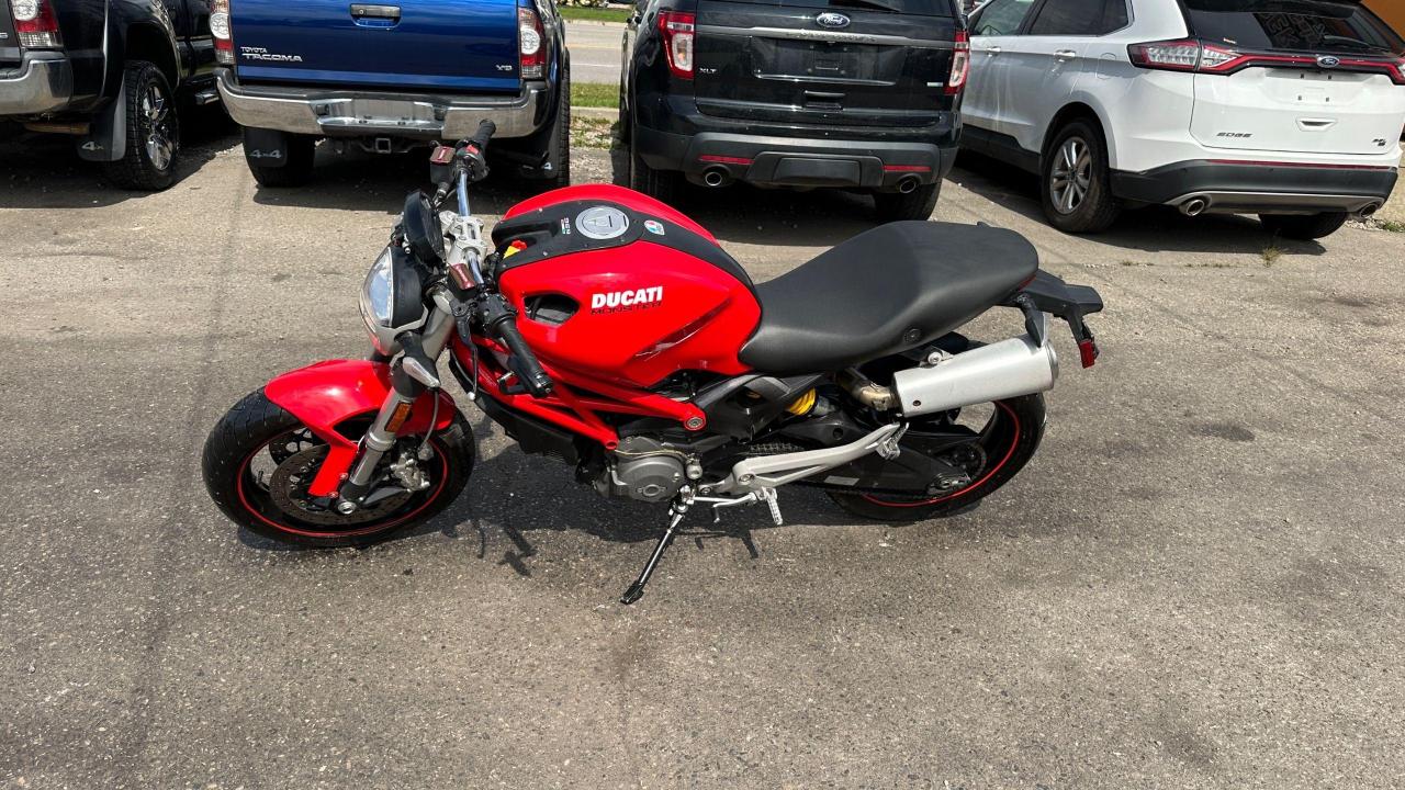 2009 Ducati Monster 696, RUNS GREAT, ONLY 24KMS, SALVAGE TITLE, AS IS - Photo #2