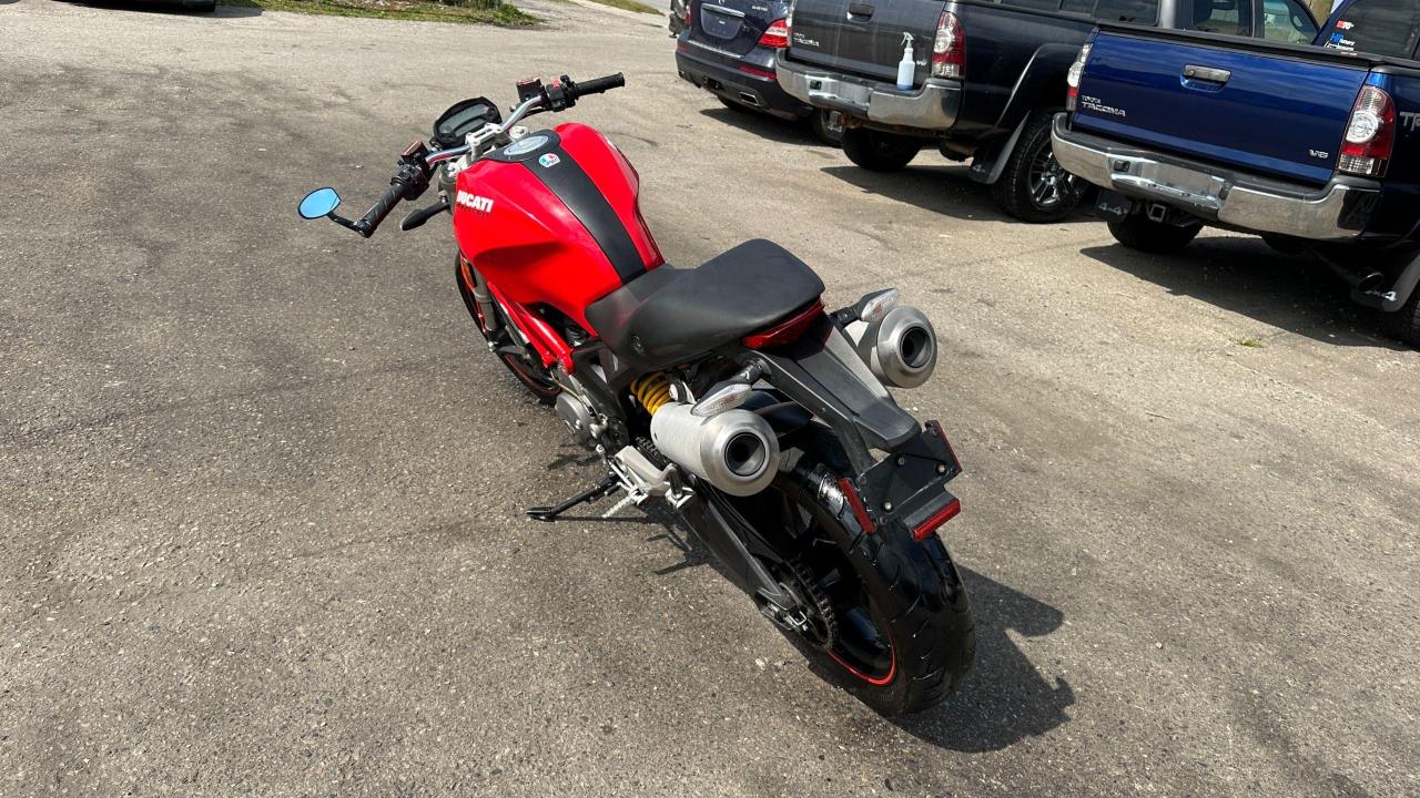 2009 Ducati Monster 696, RUNS GREAT, ONLY 24KMS, SALVAGE TITLE, AS IS - Photo #3