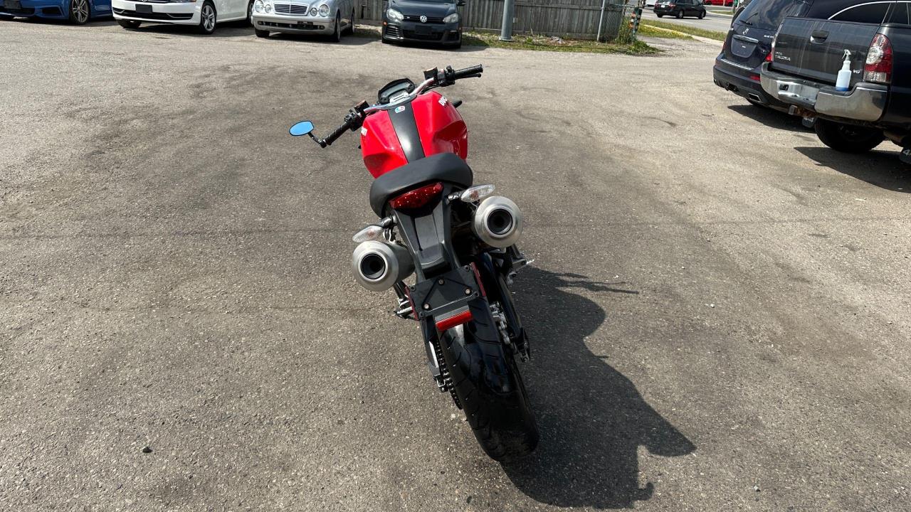 2009 Ducati Monster 696, RUNS GREAT, ONLY 24KMS, SALVAGE TITLE, AS IS - Photo #4