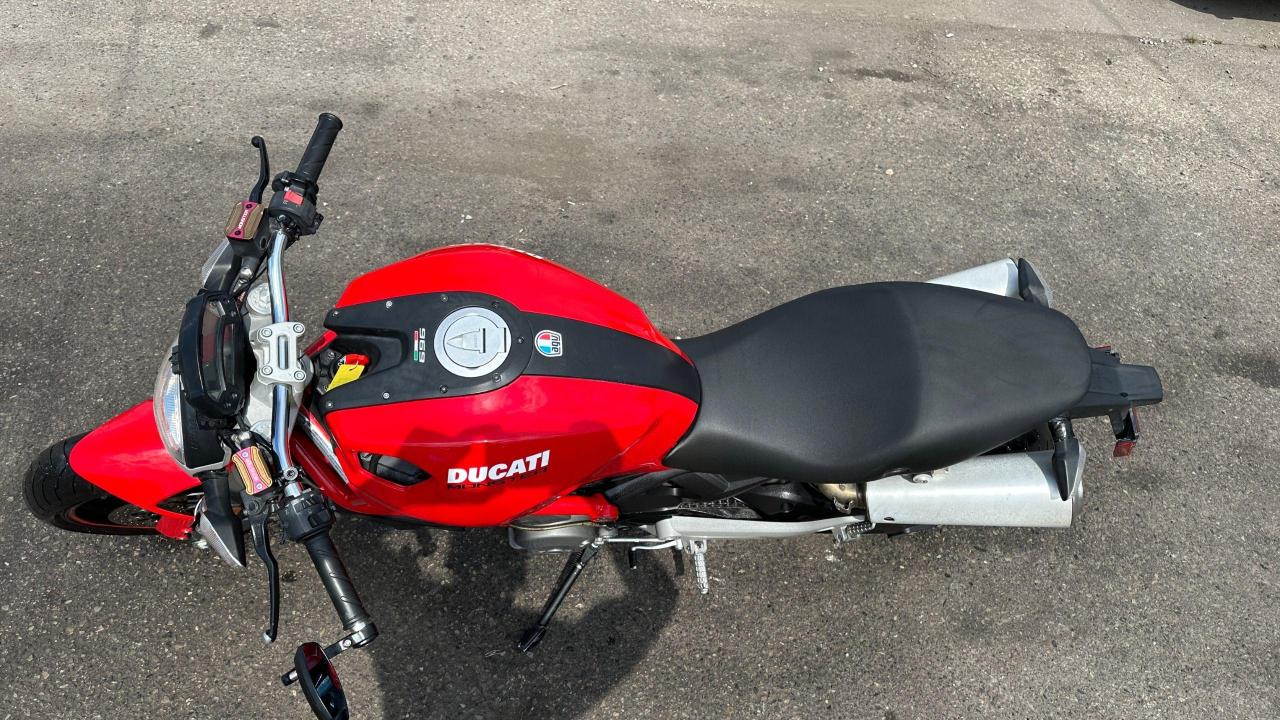 2009 Ducati Monster 696, RUNS GREAT, ONLY 24KMS, SALVAGE TITLE, AS IS - Photo #9