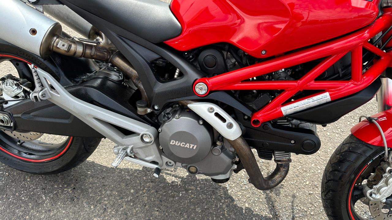 2009 Ducati Monster 696, RUNS GREAT, ONLY 24KMS, SALVAGE TITLE, AS IS - Photo #13