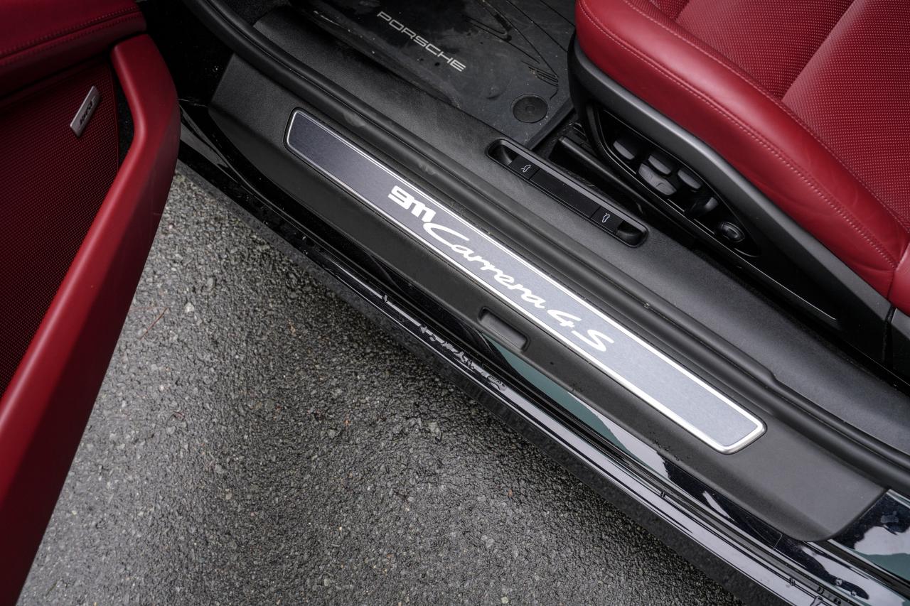 2022 Porsche 911 Carrera 4S Cabriolet - Photo #18
