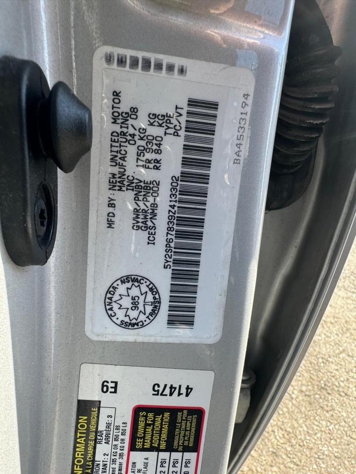 2009 Pontiac Vibe HATCH, 4 CYL, TOYOTA ENGINE, ONLY 75KMS, CERT - Photo #17