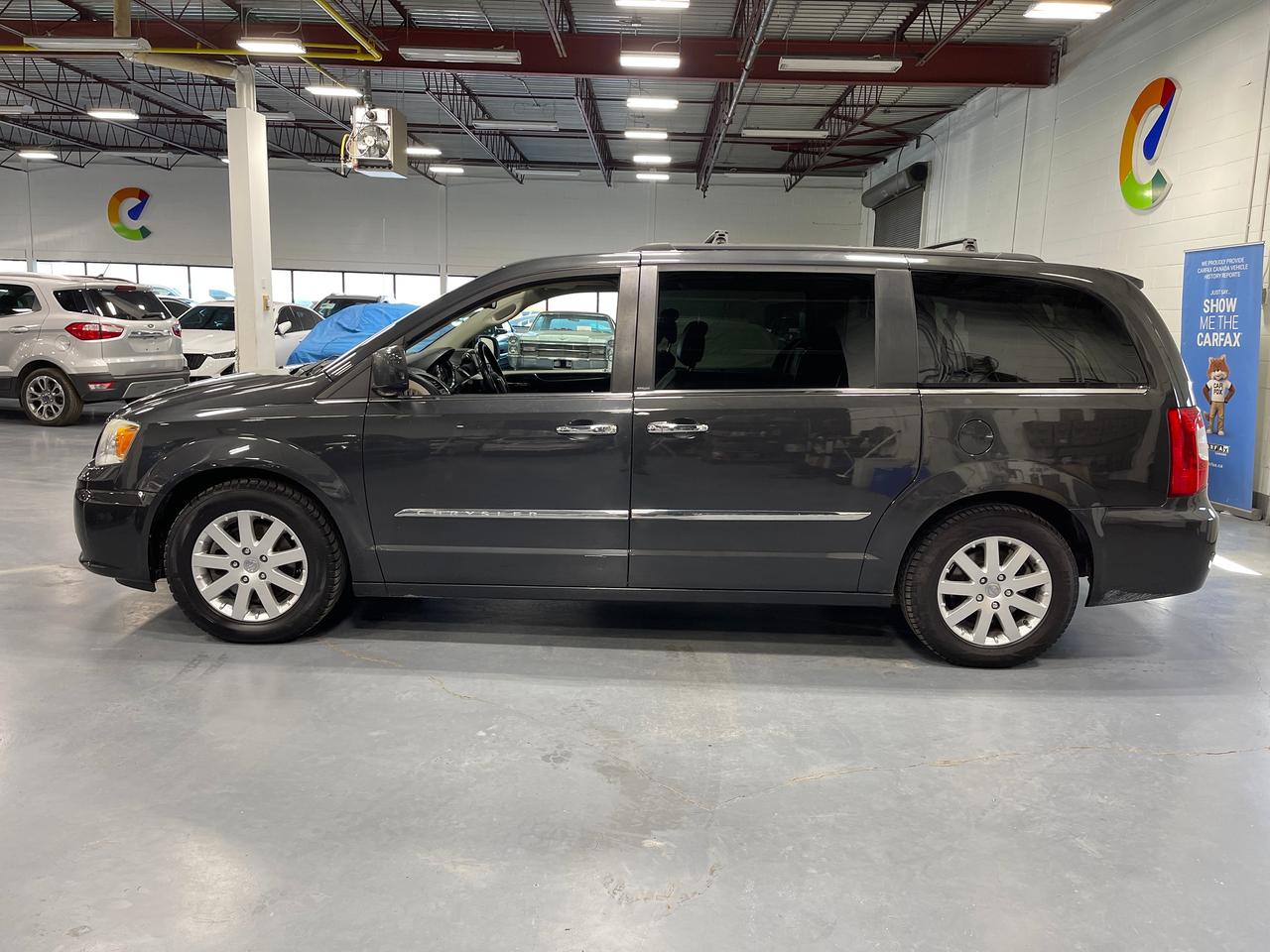 2012 Chrysler Town & Country 4dr Wgn Touring w/Leather Photo1