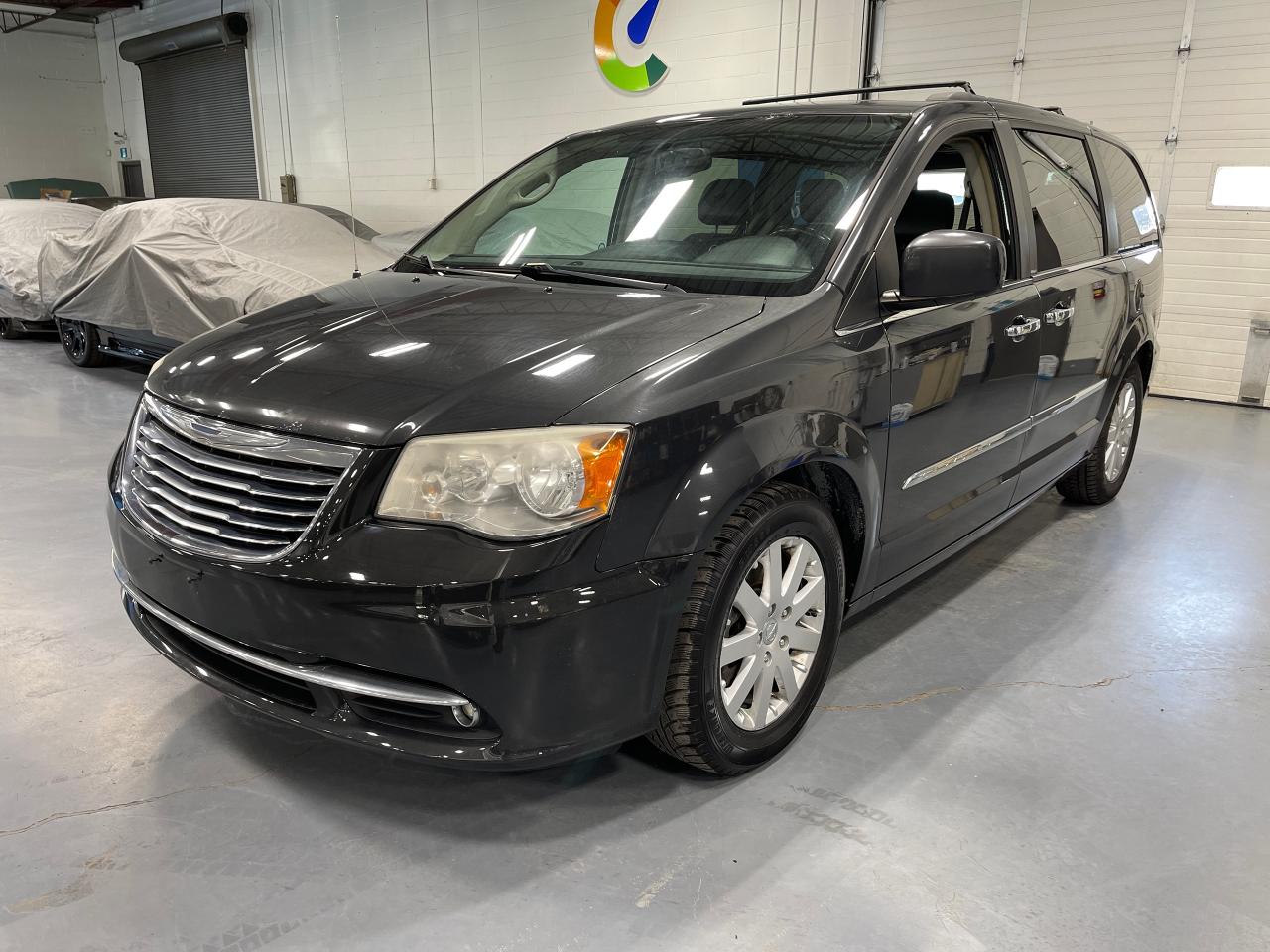 Used 2012 Chrysler Town & Country 4dr Wgn Touring w/Leather for sale in North York, ON