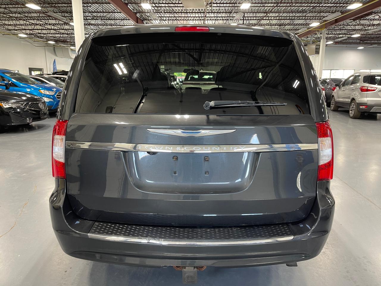 2012 Chrysler Town & Country 4dr Wgn Touring w/Leather Photo3