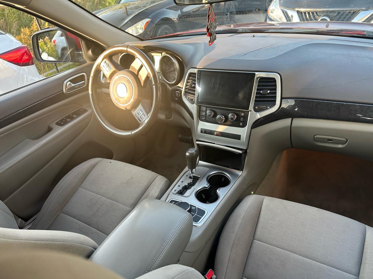 2011 Jeep Grand Cherokee  - Photo #11