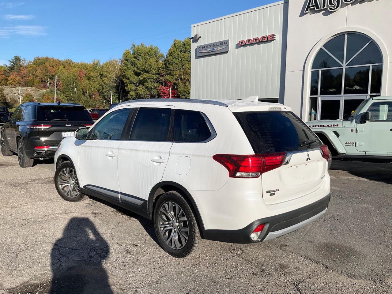 2017 Mitsubishi Outlander  Photo3