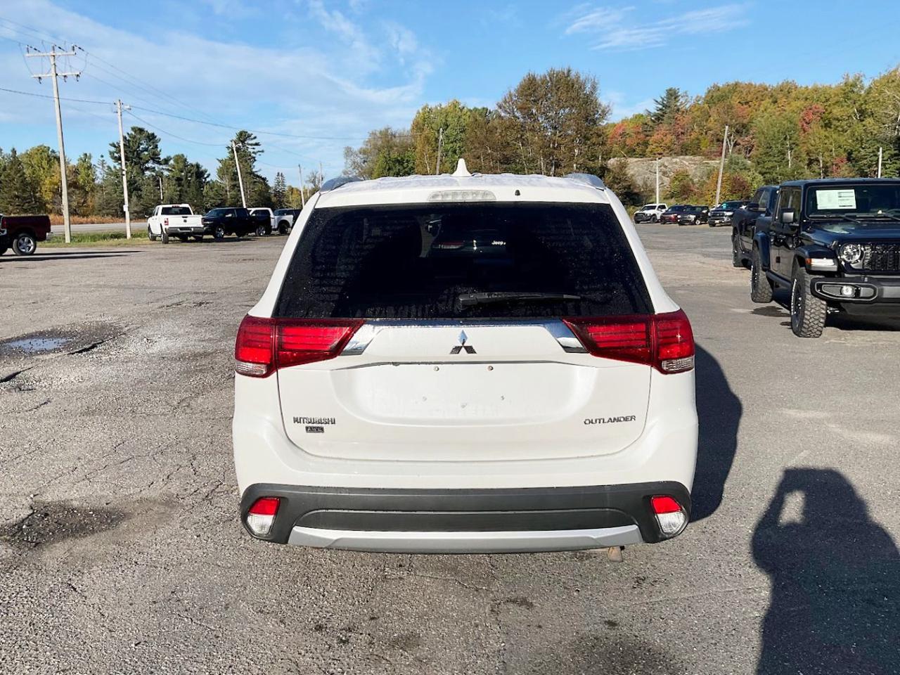 2017 Mitsubishi Outlander  Photo4