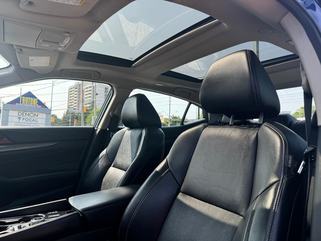 2021 Nissan Maxima SL  LEATHER/APPLE CARPLAY & ANDRIOD /ONE OWNER - Photo #3