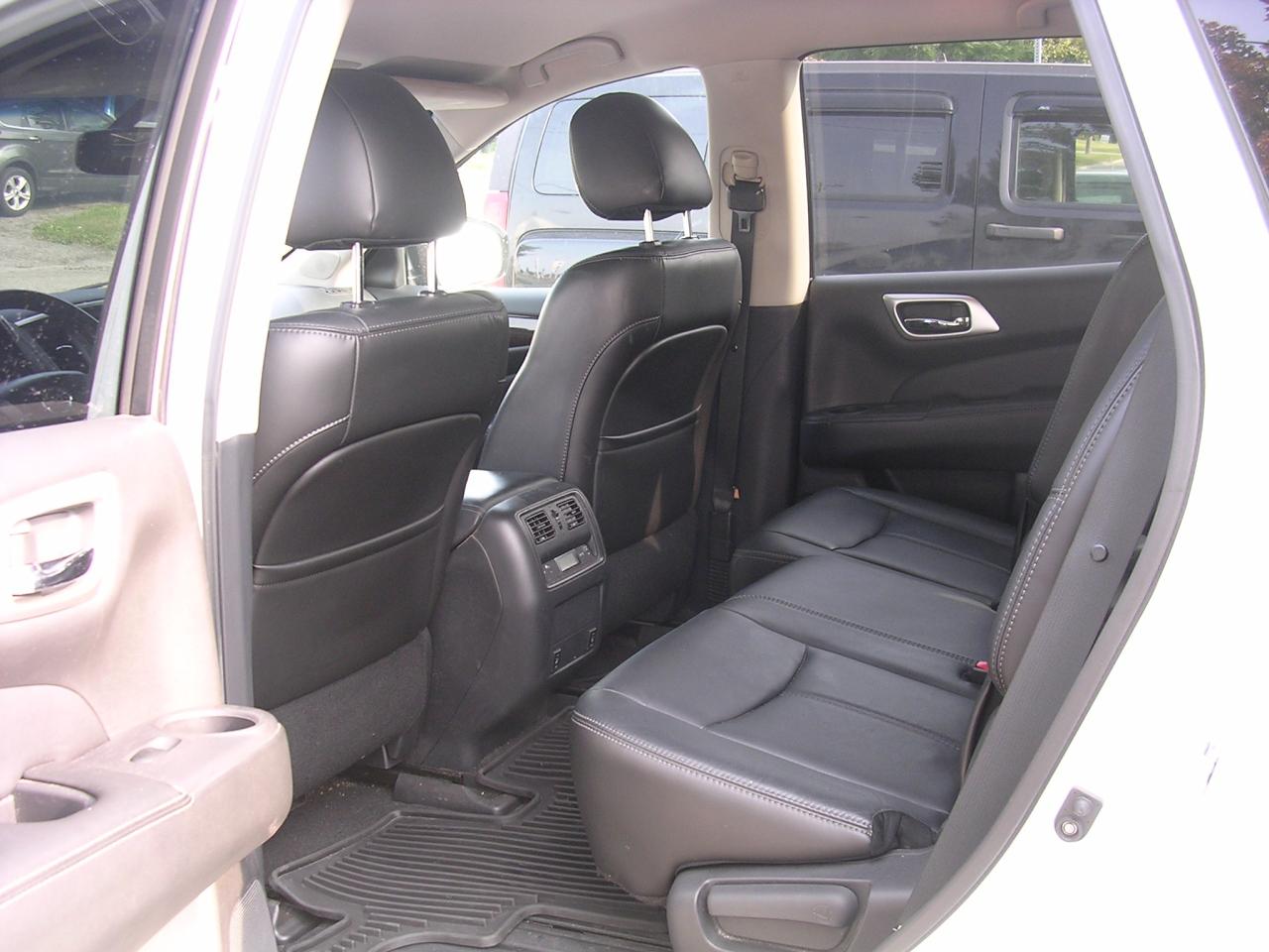 2014 Nissan Pathfinder SL 4WD - Photo #6