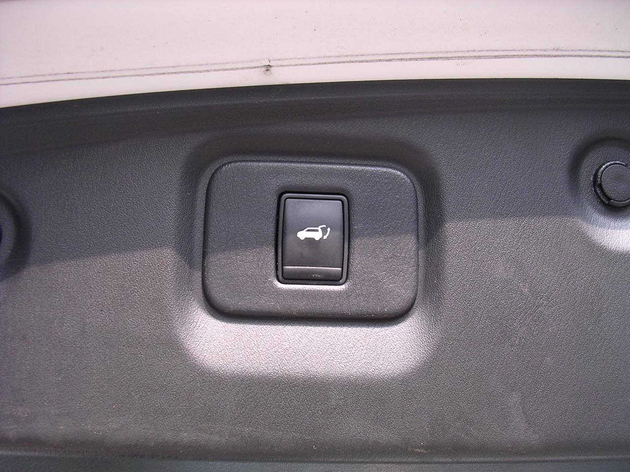 2014 Nissan Pathfinder SL 4WD - Photo #9