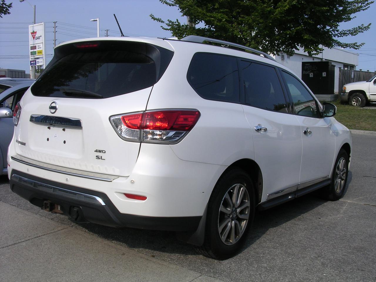 2014 Nissan Pathfinder SL 4WD - Photo #3