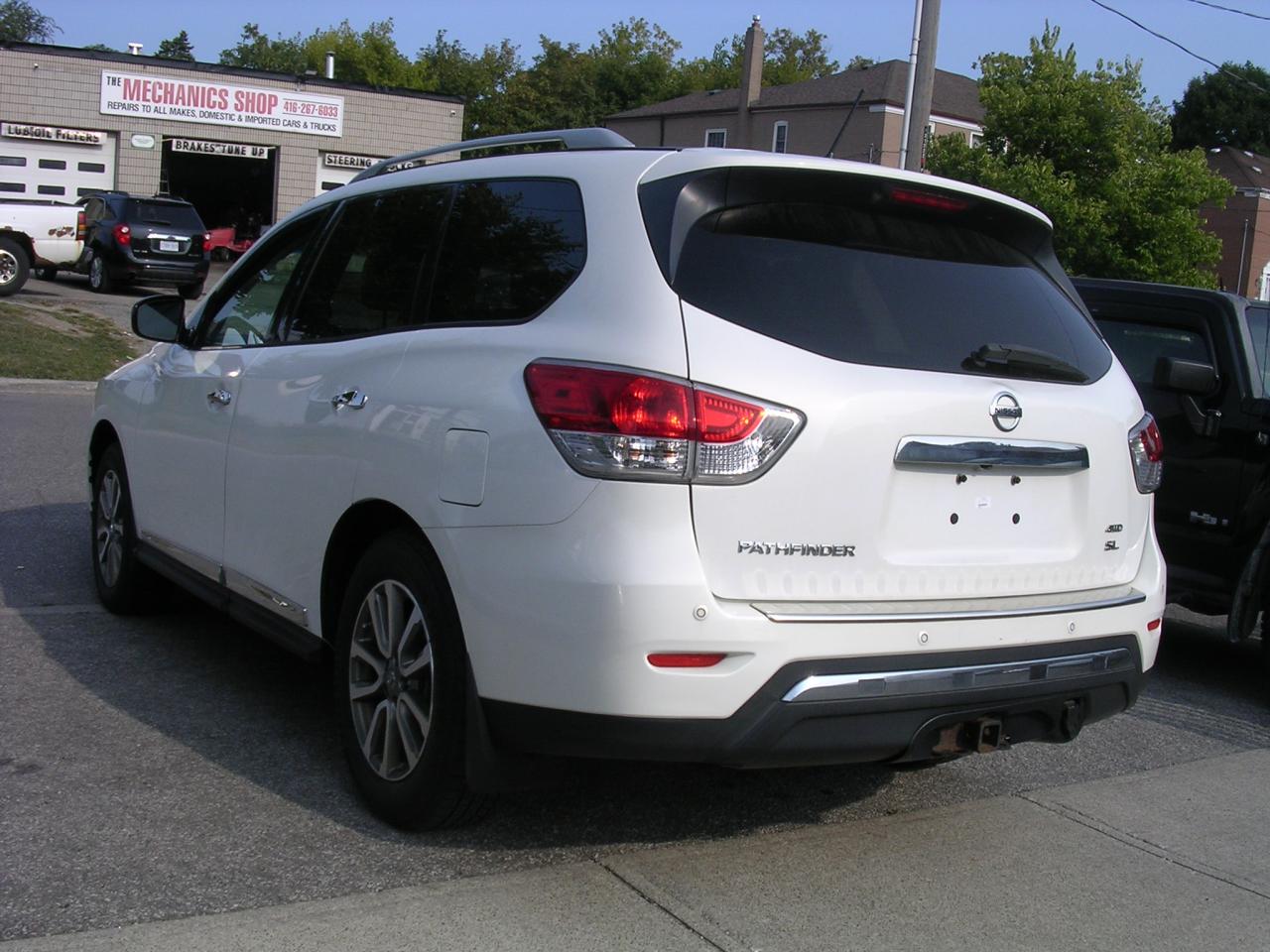 2014 Nissan Pathfinder SL 4WD - Photo #4