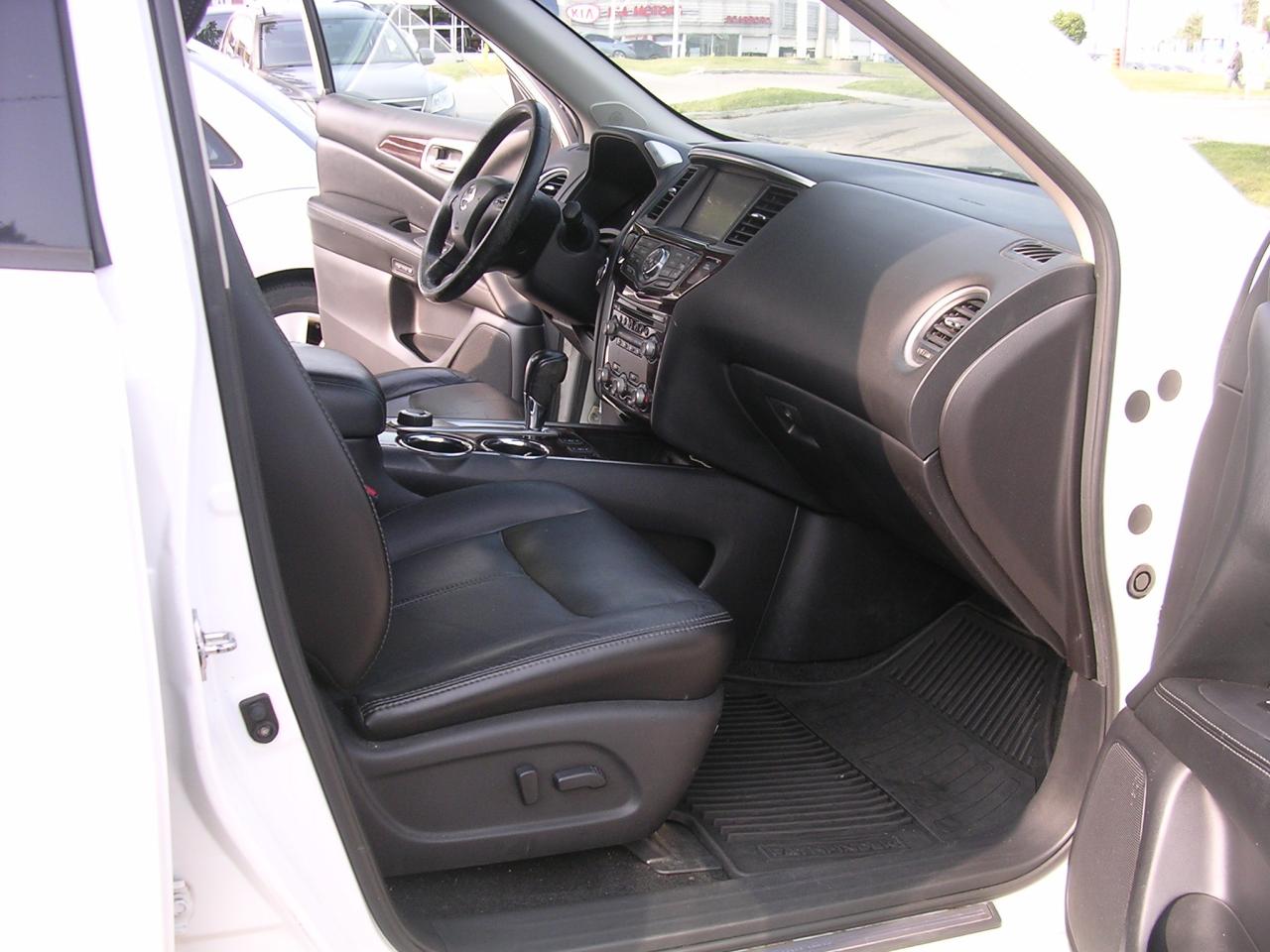 2014 Nissan Pathfinder SL 4WD - Photo #11