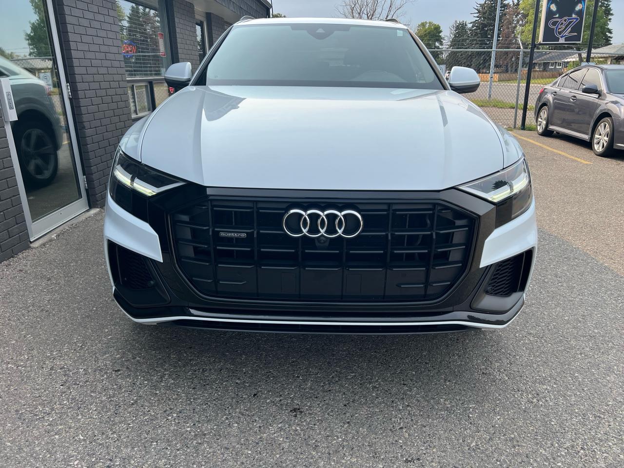 2019 Audi Q8 **S-LINE 335HP** - Photo #3