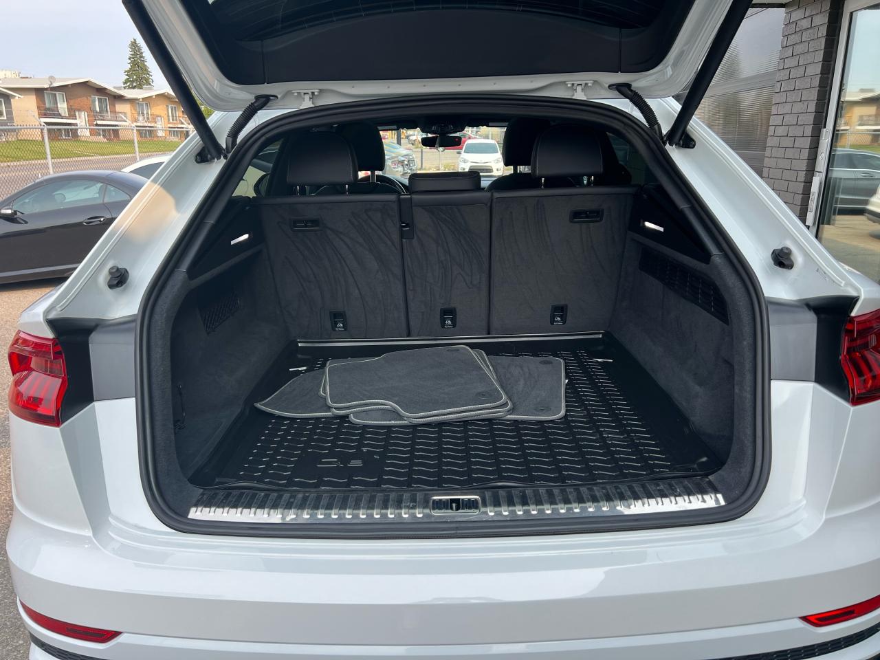 2019 Audi Q8 **S-LINE 335HP** - Photo #9