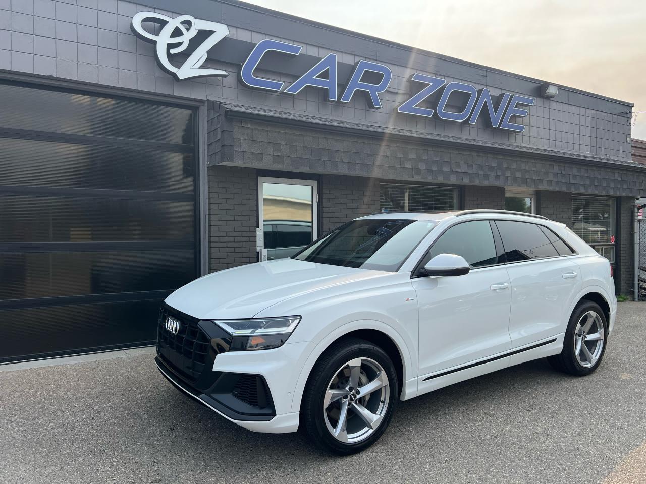 2019 Audi Q8 **S-LINE 335HP** - Photo #2