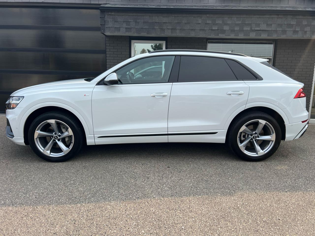 2019 Audi Q8 **S-LINE 335HP** - Photo #6
