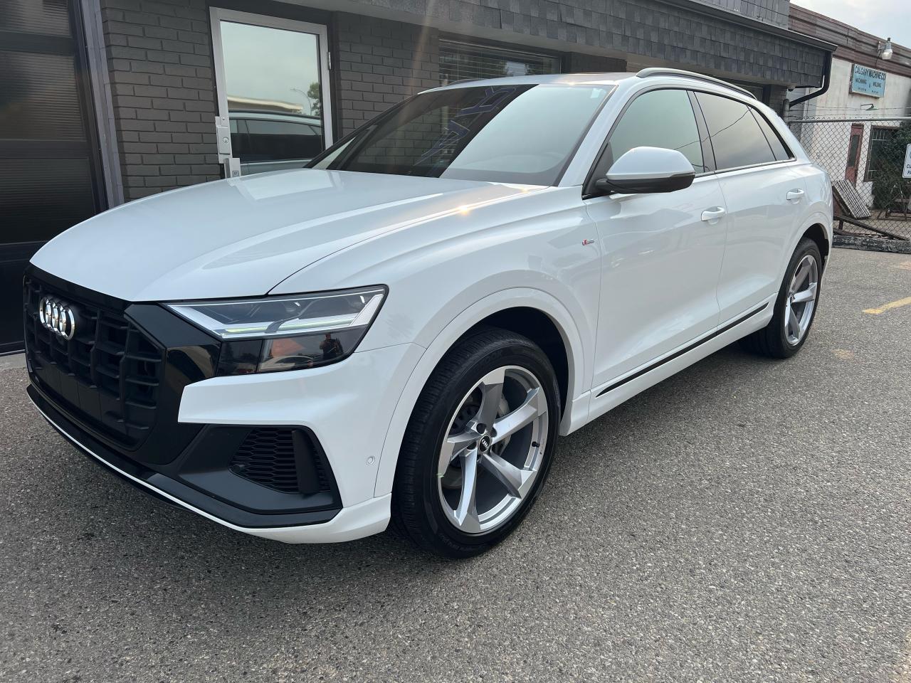 2019 Audi Q8 **S-LINE 335HP** - Photo #4