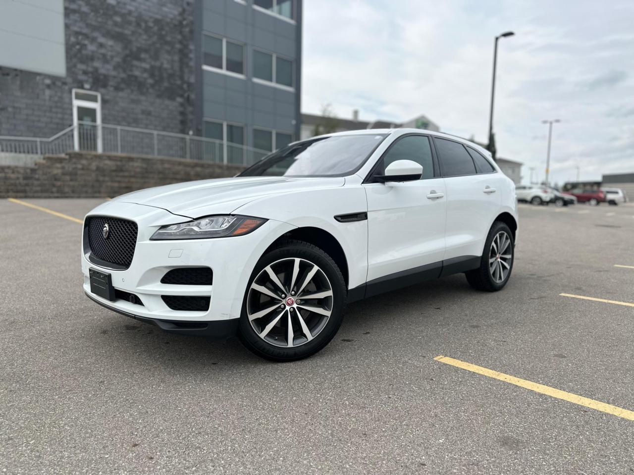 Used 2018 Jaguar F-PACE PRESTIGE AWD | FULLY LOADED | MOONROOF | HEATED STEERING for sale in Calgary, AB