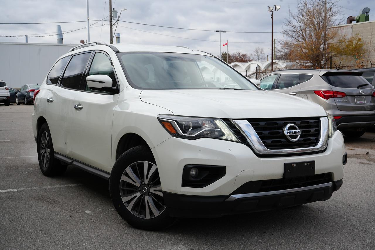 2017 Nissan Pathfinder SV Photo3