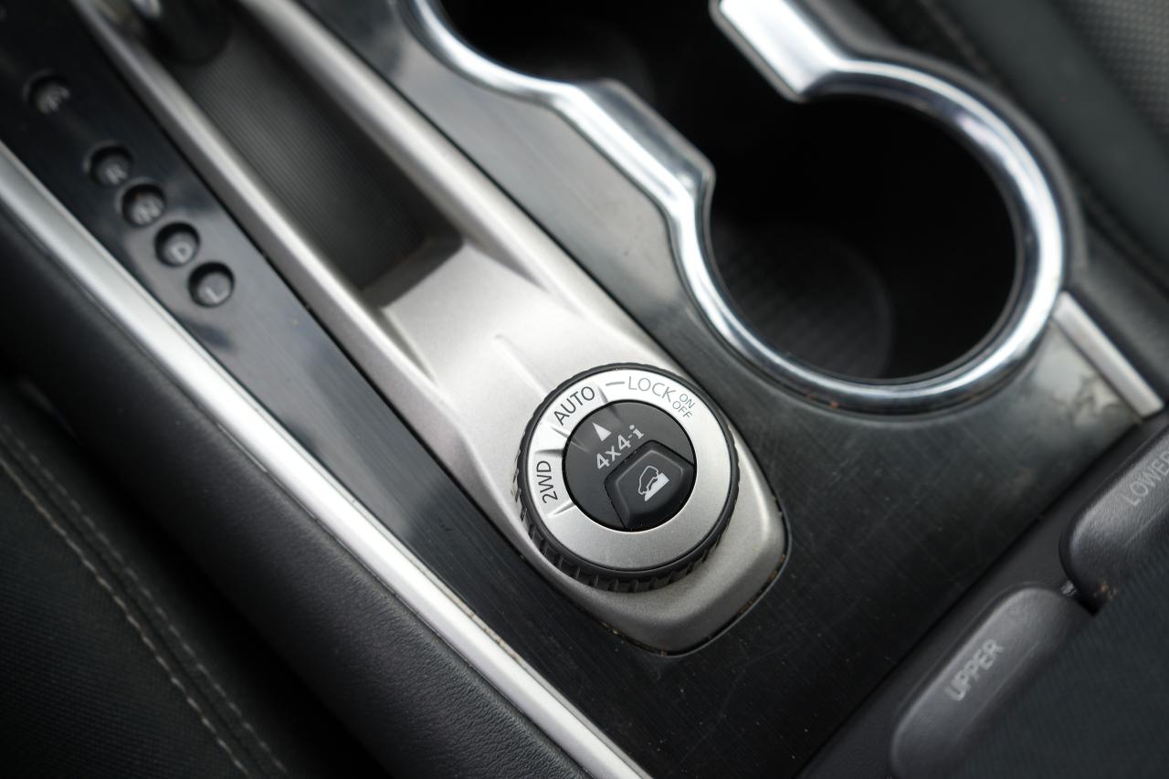 2017 Nissan Pathfinder SV Photo