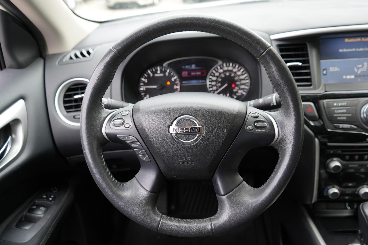 2017 Nissan Pathfinder SV Photo