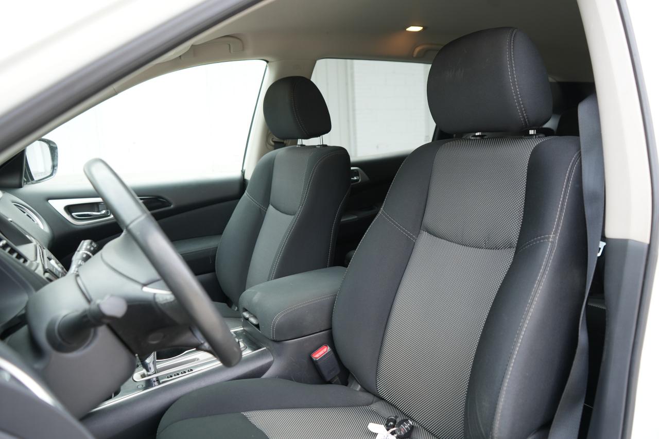 2017 Nissan Pathfinder SV Photo