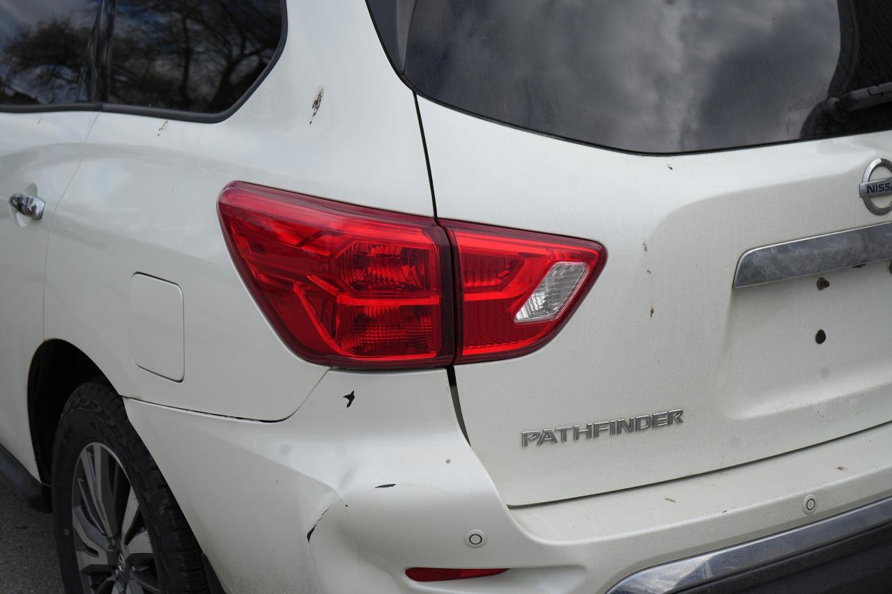 2017 Nissan Pathfinder SV Photo