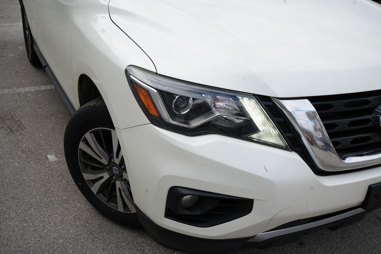 2017 Nissan Pathfinder SV Photo3