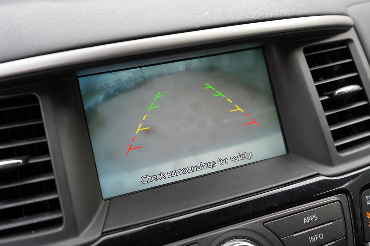 2017 Nissan Pathfinder SV Photo