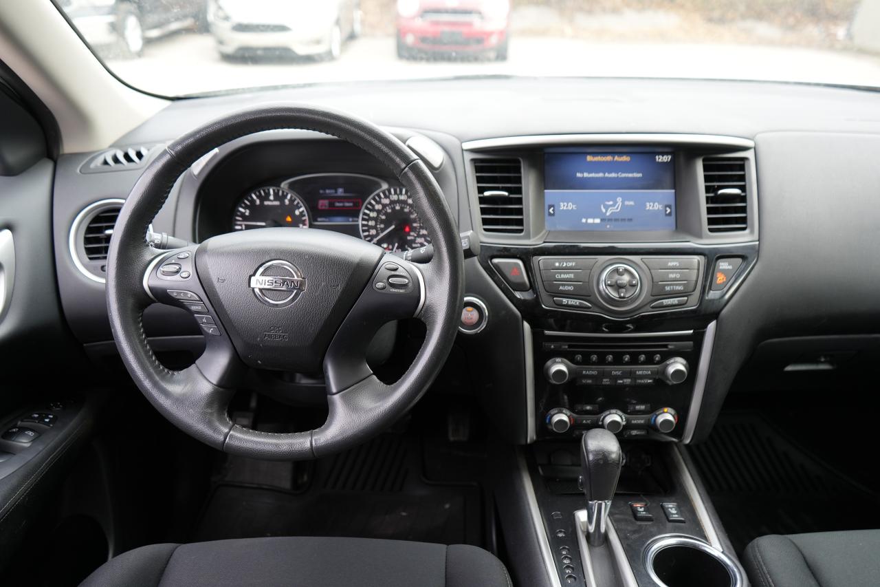 2017 Nissan Pathfinder SV Photo