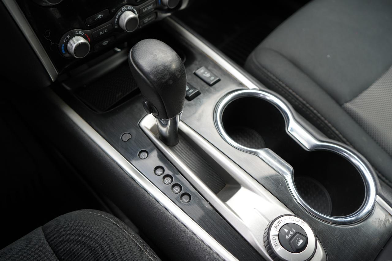 2017 Nissan Pathfinder SV Photo