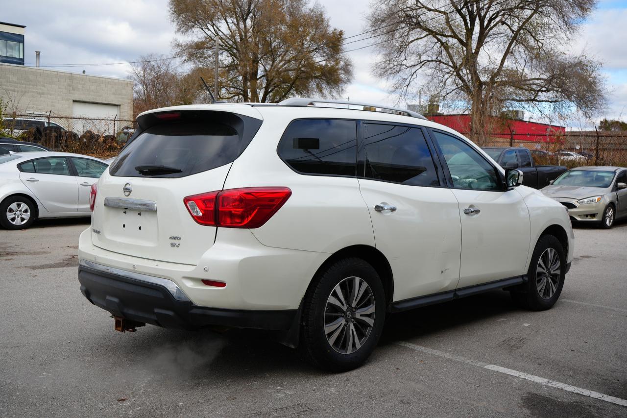 2017 Nissan Pathfinder SV Photo