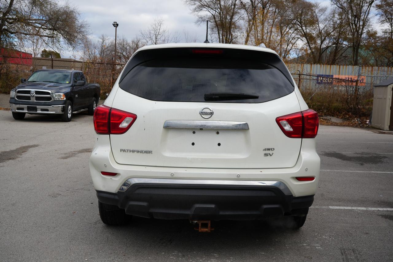 2017 Nissan Pathfinder SV Photo