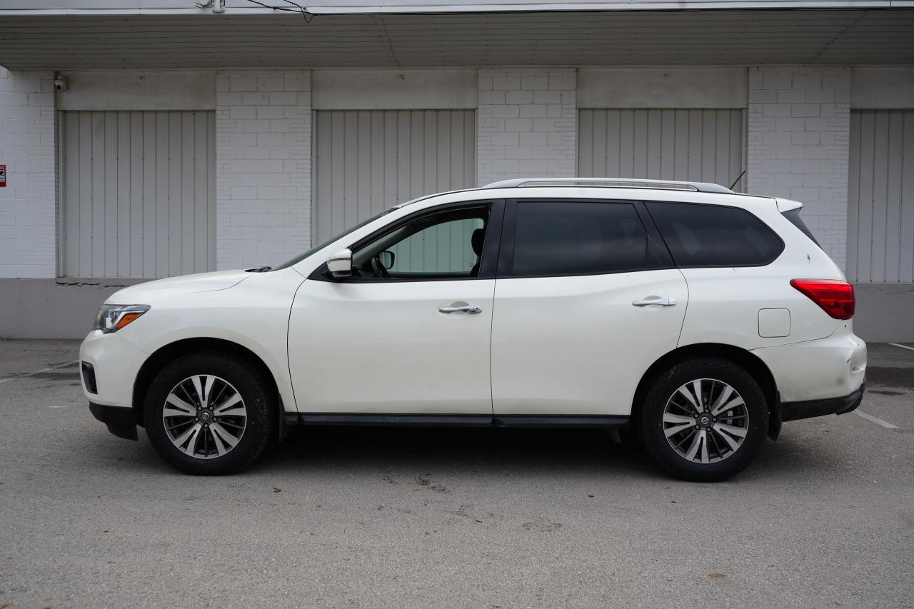 2017 Nissan Pathfinder SV Photo