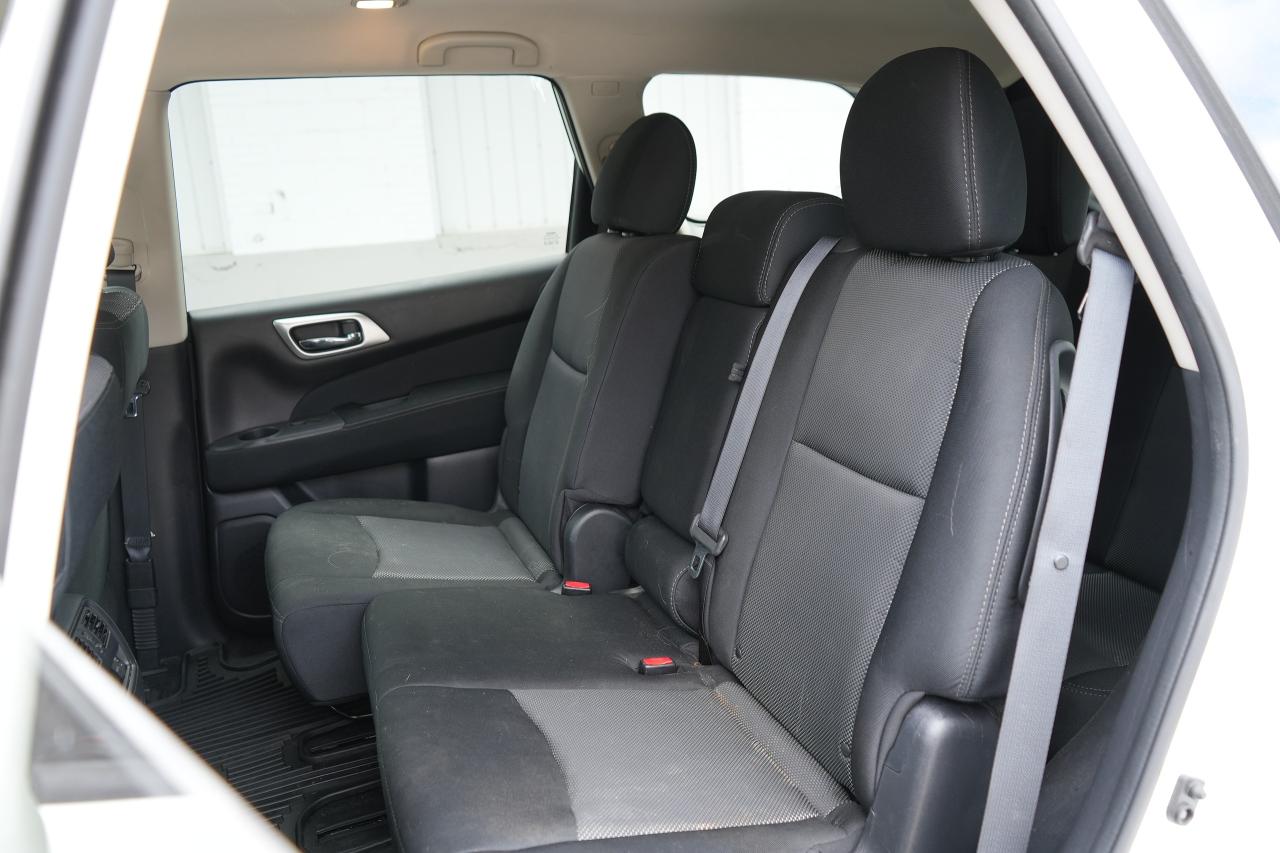 2017 Nissan Pathfinder SV Photo