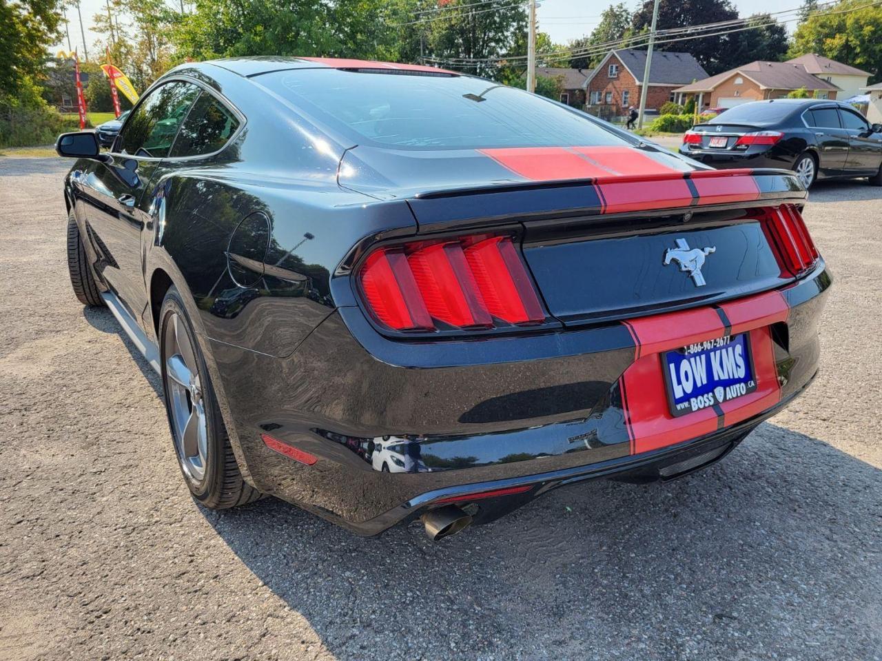 2017 Ford Mustang V6 FASTBACK Photo2