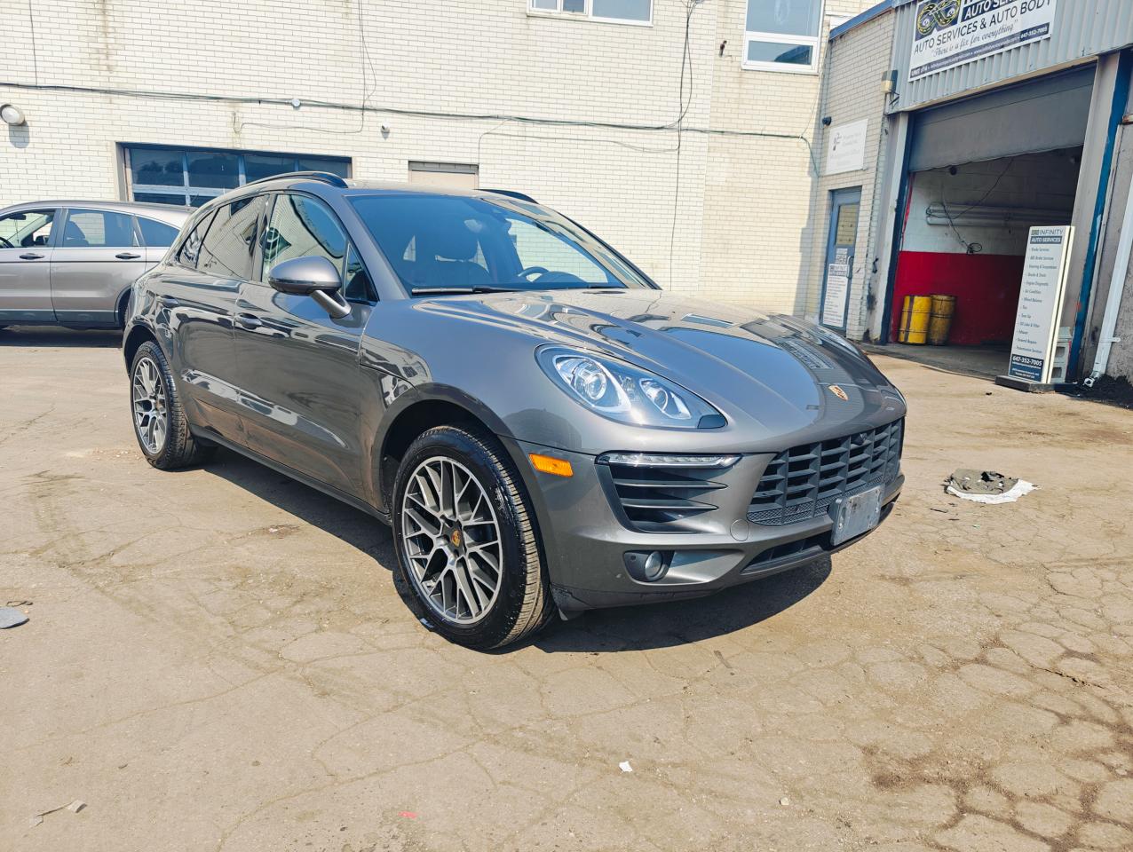2018 Porsche Macan Rare Loaded Sport Edition Model! Photo2