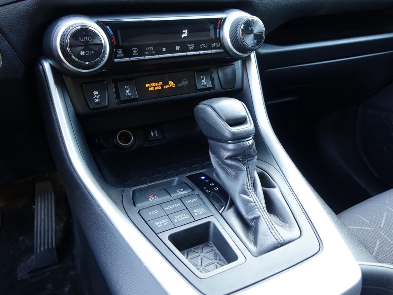 2019 Toyota RAV4 XLE AWD - Photo #17