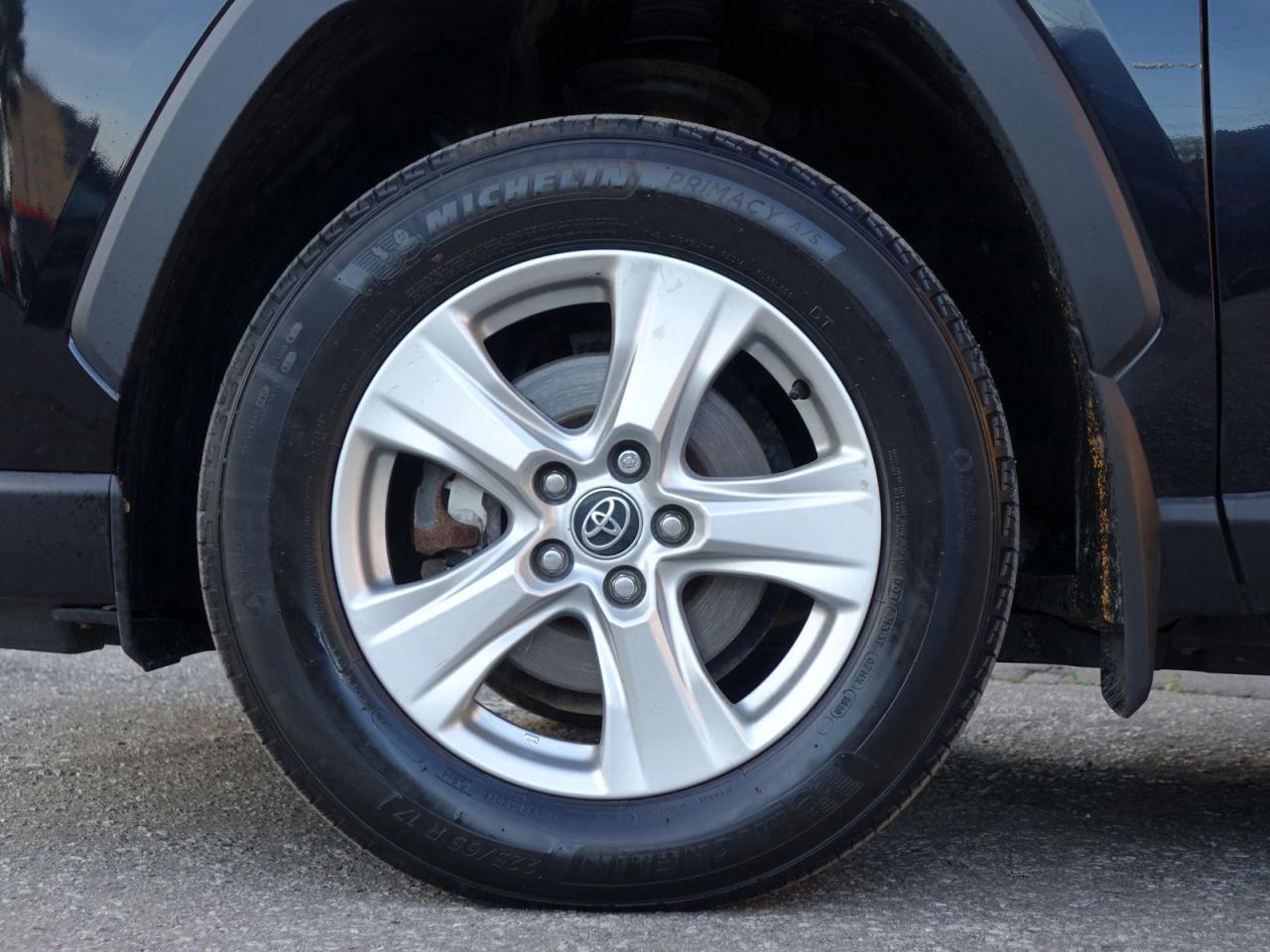 2019 Toyota RAV4 XLE AWD - Photo #4