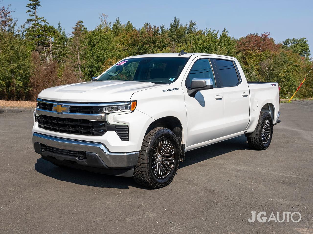 2022 Chevrolet Silverado 1500 4WD Crew Cab 147" LT